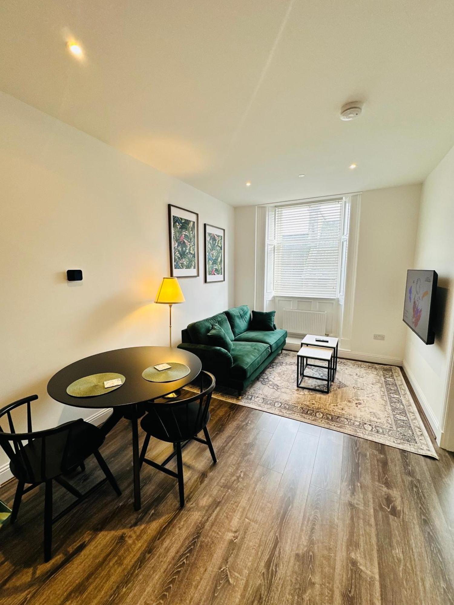 Barnet House Serviced Apartments Dunfermline Buitenkant foto